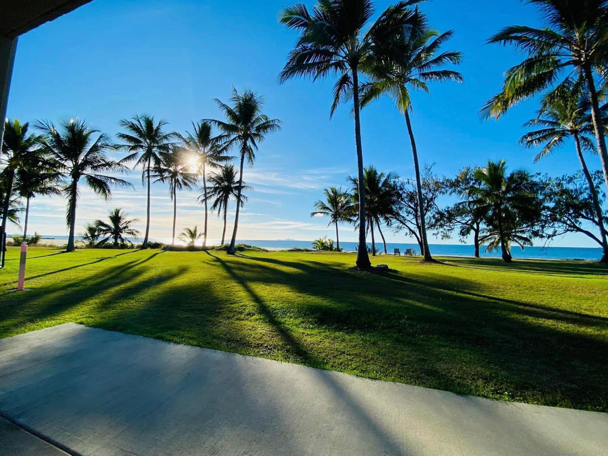 Sarina Beach Motel Grasstree Beach Exterior photo